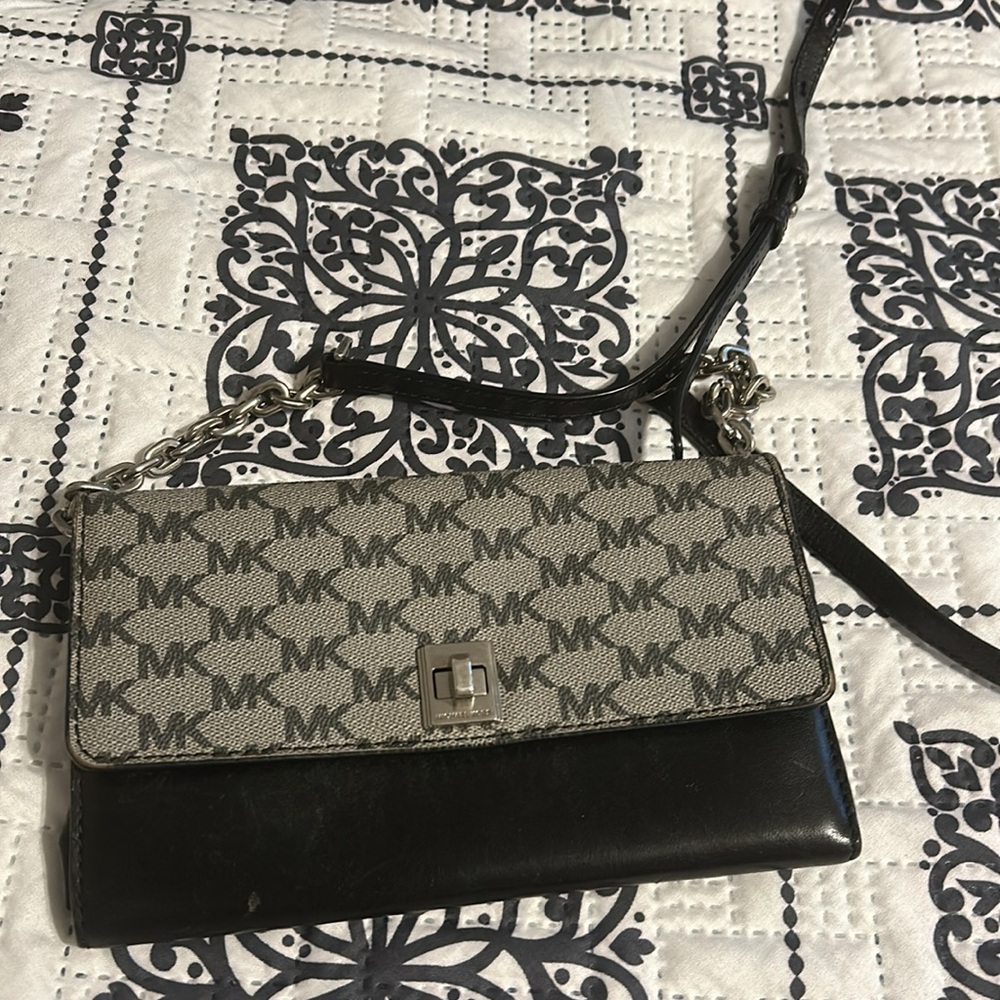 Michael Kors Bags - Picture 7 of 8